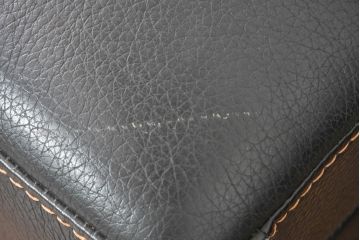 中古　美品　ダホン(Dahong)　イタリアンデザイン　本革(レザー)　デザイン性と快適性を両立した2.5人掛けソファ(2P、2.5P、3P、2人掛け、二人掛け、3人掛け、三人掛け、アームソファ)(定価約28万円)(R-084293)