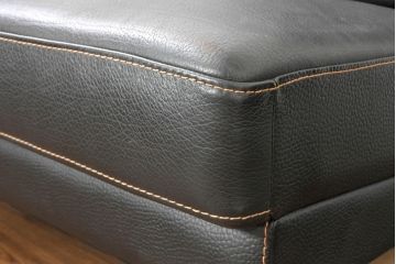 中古　美品　ダホン(Dahong)　イタリアンデザイン　本革(レザー)　デザイン性と快適性を両立した2.5人掛けソファ(2P、2.5P、3P、2人掛け、二人掛け、3人掛け、三人掛け、アームソファ)(定価約28万円)(R-084293)