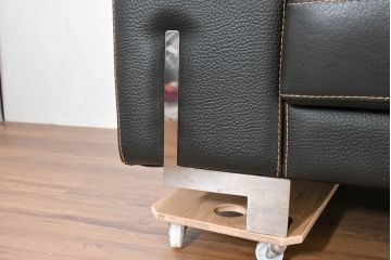 中古　美品　ダホン(Dahong)　イタリアンデザイン　本革(レザー)　デザイン性と快適性を両立した2.5人掛けソファ(2P、2.5P、3P、2人掛け、二人掛け、3人掛け、三人掛け、アームソファ)(定価約28万円)(R-084293)