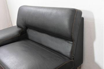 中古　美品　ダホン(Dahong)　イタリアンデザイン　本革(レザー)　デザイン性と快適性を両立した2.5人掛けソファ(2P、2.5P、3P、2人掛け、二人掛け、3人掛け、三人掛け、アームソファ)(定価約28万円)(R-084293)