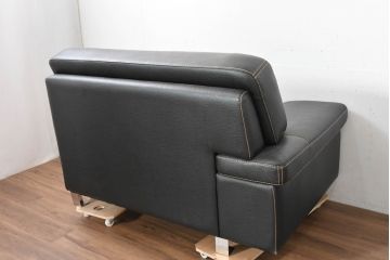 中古　美品　ダホン(Dahong)　イタリアンデザイン　本革(レザー)　デザイン性と快適性を両立した2.5人掛けソファ(2P、2.5P、3P、2人掛け、二人掛け、3人掛け、三人掛け、アームソファ)(定価約28万円)(R-084293)
