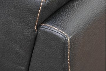中古　美品　ダホン(Dahong)　イタリアンデザイン　本革(レザー)　デザイン性と快適性を両立した2.5人掛けソファ(2P、2.5P、3P、2人掛け、二人掛け、3人掛け、三人掛け、アームソファ)(定価約28万円)(R-084293)