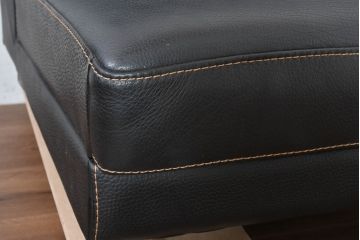 中古　美品　ダホン(Dahong)　イタリアンデザイン　本革(レザー)　デザイン性と快適性を両立した2.5人掛けソファ(2P、2.5P、3P、2人掛け、二人掛け、3人掛け、三人掛け、アームソファ)(定価約28万円)(R-084293)