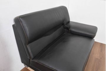中古　美品　ダホン(Dahong)　イタリアンデザイン　本革(レザー)　デザイン性と快適性を両立した2.5人掛けソファ(2P、2.5P、3P、2人掛け、二人掛け、3人掛け、三人掛け、アームソファ)(定価約28万円)(R-084293)