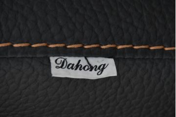中古　美品　ダホン(Dahong)　イタリアンデザイン　本革(レザー)　デザイン性と快適性を両立した2.5人掛けソファ(2P、2.5P、3P、2人掛け、二人掛け、3人掛け、三人掛け、アームソファ)(定価約28万円)(R-084293)