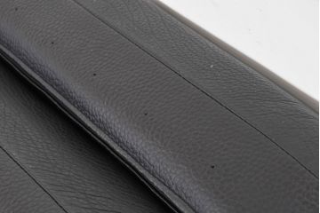 中古　美品　ダホン(Dahong)　イタリアンデザイン　本革(レザー)　デザイン性と快適性を両立した2.5人掛けソファ(2P、2.5P、3P、2人掛け、二人掛け、3人掛け、三人掛け、アームソファ)(定価約28万円)(R-084293)