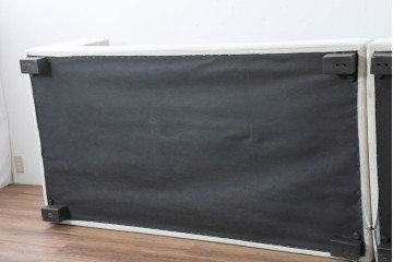 中古　美品　匠大塚購入品　広々サイズでゆったりとくつろげるシンプルモダンデザインのオットマン付き3人掛けソファ　定価推定約61万円相当　(R-084294)