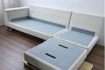 中古　美品　匠大塚購入品　広々サイズでゆったりとくつろげるシンプルモダンデザインのオットマン付き3人掛けソファ　定価推定約61万円相当　(R-084294)