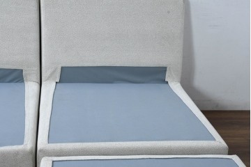 中古　美品　匠大塚購入品　広々サイズでゆったりとくつろげるシンプルモダンデザインのオットマン付き3人掛けソファ　定価推定約61万円相当　(R-084294)