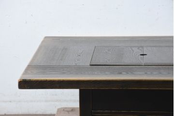 中古　希少な廃番品!!　葉山ガーデン取り扱い　国産　職人手作り品　タモ材　アンティーク調の囲炉裏テーブル(座卓、ローテーブル、センターテーブル、リビングテーブル)(定価約25万円)(R-084297)