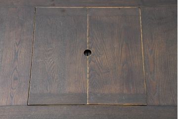 中古　希少な廃番品!!　葉山ガーデン取り扱い　国産　職人手作り品　タモ材　アンティーク調の囲炉裏テーブル(座卓、ローテーブル、センターテーブル、リビングテーブル)(定価約25万円)(R-084297)