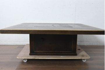 中古　希少な廃番品!!　葉山ガーデン取り扱い　国産　職人手作り品　タモ材　アンティーク調の囲炉裏テーブル(座卓、ローテーブル、センターテーブル、リビングテーブル)(定価約25万円)(R-084297)