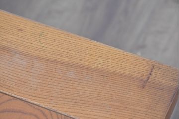 和製ビンテージ　オールドコスガ(KOSUGA)　レトロデザインが魅力的な欅(ケヤキ)材のローテーブル(センターテーブル、リビングテーブル、ヴィンテージ)(R-084298)