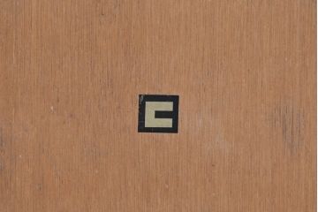 和製ビンテージ　オールドコスガ(KOSUGA)　レトロデザインが魅力的な欅(ケヤキ)材のローテーブル(センターテーブル、リビングテーブル、ヴィンテージ)(R-084298)