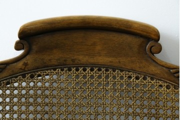 中古　アメリカ　落ち着いた色合いとクラシカルな装飾が調和した高級感あふれるアームチェア2脚セット　(R-084299)