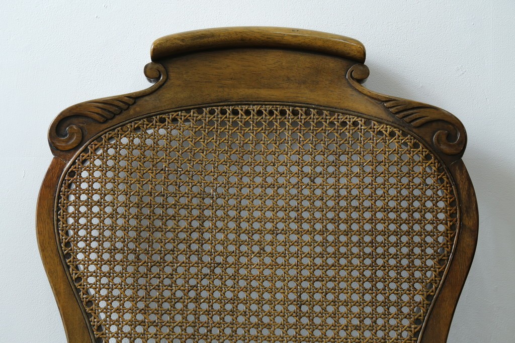 中古　アメリカ　落ち着いた色合いとクラシカルな装飾が調和した高級感あふれるアームチェア2脚セット　(R-084299)