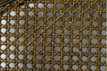 中古　アメリカ　落ち着いた色合いとクラシカルな装飾が調和した高級感あふれるアームチェア2脚セット　(R-084299)