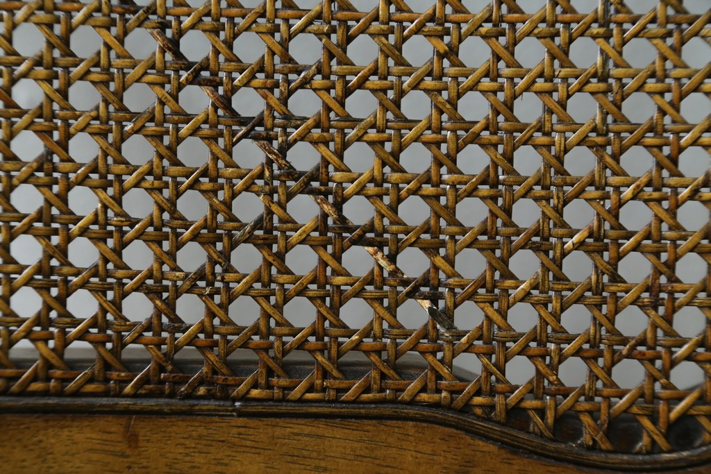 中古　アメリカ　落ち着いた色合いとクラシカルな装飾が調和した高級感あふれるアームチェア2脚セット　(R-084299)