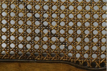 中古　アメリカ　落ち着いた色合いとクラシカルな装飾が調和した高級感あふれるアームチェア2脚セット　(R-084299)