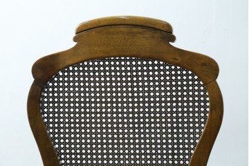 中古　アメリカ　落ち着いた色合いとクラシカルな装飾が調和した高級感あふれるアームチェア2脚セット　(R-084299)