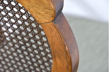 中古　アメリカ　落ち着いた色合いとクラシカルな装飾が調和した高級感あふれるアームチェア2脚セット(ダイニングチェア、椅子、イス、バラ売り可能)(R-084299)