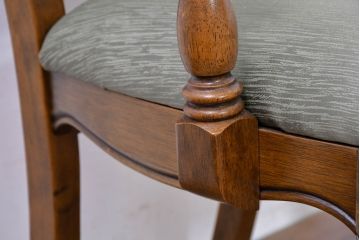 中古　アメリカ　落ち着いた色合いとクラシカルな装飾が調和した高級感あふれるアームチェア2脚セット(ダイニングチェア、椅子、イス、バラ売り可能)(R-084299)