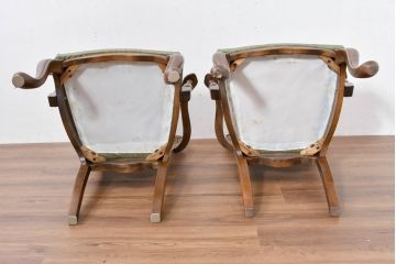 中古　アメリカ　落ち着いた色合いとクラシカルな装飾が調和した高級感あふれるアームチェア2脚セット(ダイニングチェア、椅子、イス、バラ売り可能)(R-084299)