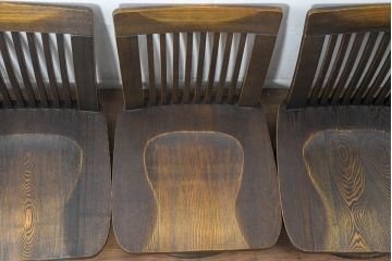 中古　希少な廃番品!!　葉山ガーデン取り扱い　国産　職人手作り品　タモ材　アンティーク調の回転座椅子4台セット(回転チェア、囲炉裏チェア、イス、椅子、バラ売り可能)(R-084300)
