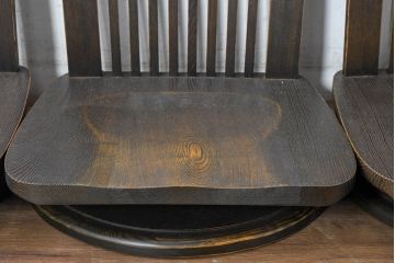 中古　希少な廃番品!!　葉山ガーデン取り扱い　国産　職人手作り品　タモ材　アンティーク調の回転座椅子4台セット(回転チェア、囲炉裏チェア、イス、椅子、バラ売り可能)(R-084300)