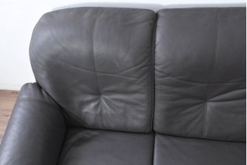 中古　美品　IDC大塚家具取り扱い　高級ブランド　himolla(ヒモラ)　高級感ある佇まいの本革3人掛けソファ(定価約75万円)(三人掛けソファ、レザー)(R-084302)