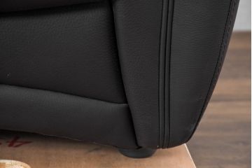 中古　美品　IDC大塚家具取り扱い　高級ブランド　himolla(ヒモラ)　高級感ある佇まいの本革3人掛けソファ(定価約75万円)(三人掛けソファ、レザー)(R-084302)