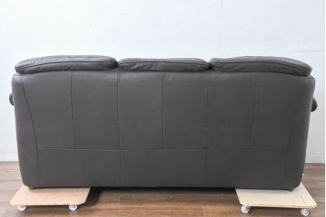 中古　美品　IDC大塚家具取り扱い　高級ブランド　himolla(ヒモラ)　高級感ある佇まいの本革3人掛けソファ(定価約75万円)(三人掛けソファ、レザー)(R-084302)