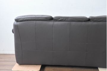 中古　美品　IDC大塚家具取り扱い　高級ブランド　himolla(ヒモラ)　高級感ある佇まいの本革3人掛けソファ(定価約75万円)(三人掛けソファ、レザー)(R-084302)