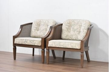 中古　展示品　美品　カリモク家具(karimoku)　domani(ドマーニ)　QUEENS LIFE(クイーンズライフ)　優雅なフォルムと柔らかな色合いでどんな空間にも馴染む!クラシカルな1人掛けソファ2脚セット(1Pソファ、一人掛けソファ、バラ売り可能)(定価2脚で約36万円)(R-084303)