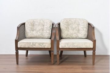 中古　展示品　美品　カリモク家具(karimoku)　domani(ドマーニ)　QUEENS LIFE(クイーンズライフ)　優雅なフォルムと柔らかな色合いでどんな空間にも馴染む!クラシカルな1人掛けソファ2脚セット(1Pソファ、一人掛けソファ、バラ売り可能)(定価2脚で約36万円)(R-084303)