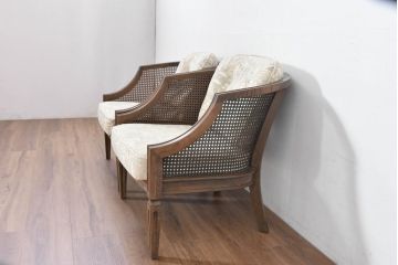 中古　展示品　美品　カリモク家具(karimoku)　domani(ドマーニ)　QUEENS LIFE(クイーンズライフ)　優雅なフォルムと柔らかな色合いでどんな空間にも馴染む!クラシカルな1人掛けソファ2脚セット(1Pソファ、一人掛けソファ、バラ売り可能)(定価2脚で約36万円)(R-084303)