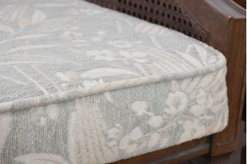 中古　展示品　美品　カリモク家具(karimoku)　domani(ドマーニ)　QUEENS LIFE(クイーンズライフ)　優雅なフォルムと柔らかな色合いでどんな空間にも馴染む!クラシカルな1人掛けソファ2脚セット(1Pソファ、一人掛けソファ、バラ売り可能)(定価2脚で約36万円)(R-084303)