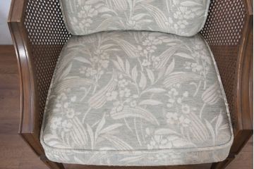 中古　展示品　美品　カリモク家具(karimoku)　domani(ドマーニ)　QUEENS LIFE(クイーンズライフ)　優雅なフォルムと柔らかな色合いでどんな空間にも馴染む!クラシカルな1人掛けソファ2脚セット(1Pソファ、一人掛けソファ、バラ売り可能)(定価2脚で約36万円)(R-084303)