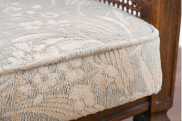 中古　展示品　美品　カリモク家具(karimoku)　domani(ドマーニ)　QUEENS LIFE(クイーンズライフ)　優雅なフォルムと柔らかな色合いでどんな空間にも馴染む!クラシカルな1人掛けソファ2脚セット(1Pソファ、一人掛けソファ、バラ売り可能)(定価2脚で約36万円)(R-084303)