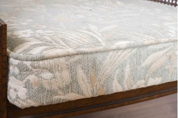 中古　展示品　美品　カリモク家具(karimoku)　domani(ドマーニ)　QUEENS LIFE(クイーンズライフ)　優雅なフォルムと柔らかな色合いでどんな空間にも馴染む!クラシカルな1人掛けソファ2脚セット(1Pソファ、一人掛けソファ、バラ売り可能)(定価2脚で約36万円)(R-084303)