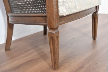 中古　展示品　美品　カリモク家具(karimoku)　domani(ドマーニ)　QUEENS LIFE(クイーンズライフ)　優雅なフォルムと柔らかな色合いでどんな空間にも馴染む!クラシカルな1人掛けソファ2脚セット(1Pソファ、一人掛けソファ、バラ売り可能)(定価2脚で約36万円)(R-084303)
