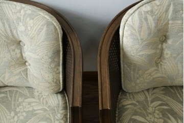 中古　展示品　美品　カリモク家具(karimoku)　domani(ドマーニ)　QUEENS LIFE(クイーンズライフ)　優雅なフォルムと柔らかな色合いでどんな空間にも馴染む!クラシカルな1人掛けソファ2脚セット　定価(2脚合計)約36万円　(R-084303)