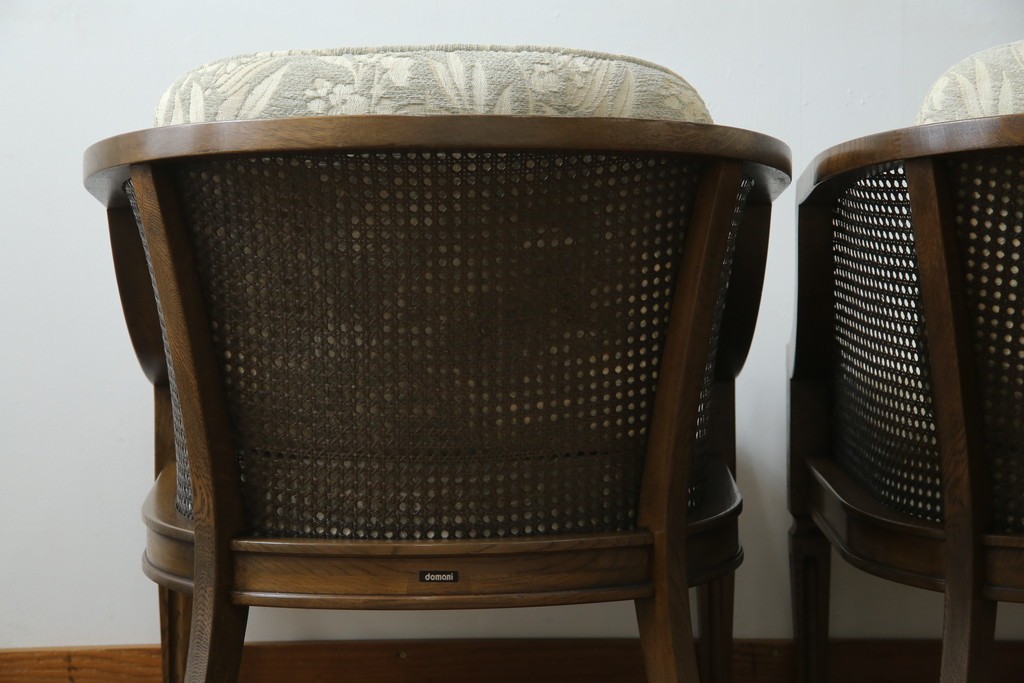 中古　展示品　美品　カリモク家具(karimoku)　domani(ドマーニ)　QUEENS LIFE(クイーンズライフ)　優雅なフォルムと柔らかな色合いでどんな空間にも馴染む!クラシカルな1人掛けソファ2脚セット　定価(2脚合計)約36万円　(R-084303)