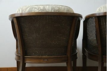 中古　展示品　美品　カリモク家具(karimoku)　domani(ドマーニ)　QUEENS LIFE(クイーンズライフ)　優雅なフォルムと柔らかな色合いでどんな空間にも馴染む!クラシカルな1人掛けソファ2脚セット　定価(2脚合計)約36万円　(R-084303)