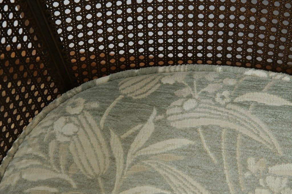 中古　展示品　美品　カリモク家具(karimoku)　domani(ドマーニ)　QUEENS LIFE(クイーンズライフ)　優雅なフォルムと柔らかな色合いでどんな空間にも馴染む!クラシカルな1人掛けソファ2脚セット　定価(2脚合計)約36万円　(R-084303)