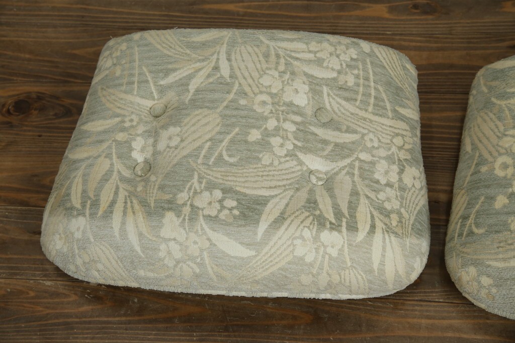 中古　展示品　美品　カリモク家具(karimoku)　domani(ドマーニ)　QUEENS LIFE(クイーンズライフ)　優雅なフォルムと柔らかな色合いでどんな空間にも馴染む!クラシカルな1人掛けソファ2脚セット　定価(2脚合計)約36万円　(R-084303)