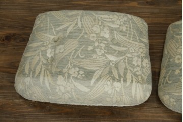 中古　展示品　美品　カリモク家具(karimoku)　domani(ドマーニ)　QUEENS LIFE(クイーンズライフ)　優雅なフォルムと柔らかな色合いでどんな空間にも馴染む!クラシカルな1人掛けソファ2脚セット　定価(2脚合計)約36万円　(R-084303)