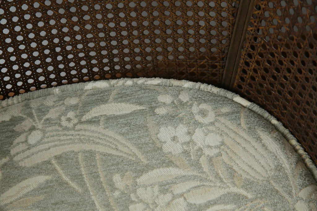 中古　展示品　美品　カリモク家具(karimoku)　domani(ドマーニ)　QUEENS LIFE(クイーンズライフ)　優雅なフォルムと柔らかな色合いでどんな空間にも馴染む!クラシカルな1人掛けソファ2脚セット　定価(2脚合計)約36万円　(R-084303)