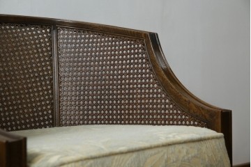 中古　展示品　美品　カリモク家具(karimoku)　domani(ドマーニ)　QUEENS LIFE(クイーンズライフ)　優雅なフォルムと柔らかな色合いでどんな空間にも馴染む!クラシカルな1人掛けソファ2脚セット　定価(2脚合計)約36万円　(R-084303)