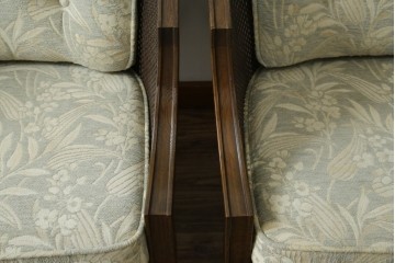 中古　展示品　美品　カリモク家具(karimoku)　domani(ドマーニ)　QUEENS LIFE(クイーンズライフ)　優雅なフォルムと柔らかな色合いでどんな空間にも馴染む!クラシカルな1人掛けソファ2脚セット　定価(2脚合計)約36万円　(R-084303)